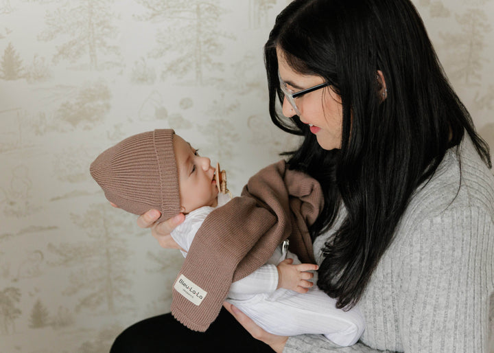 Luxe Collection 100% Organic Cotton Luxury Knit Baby Blanket + Hat Set with Gift Box - GiFTiFY