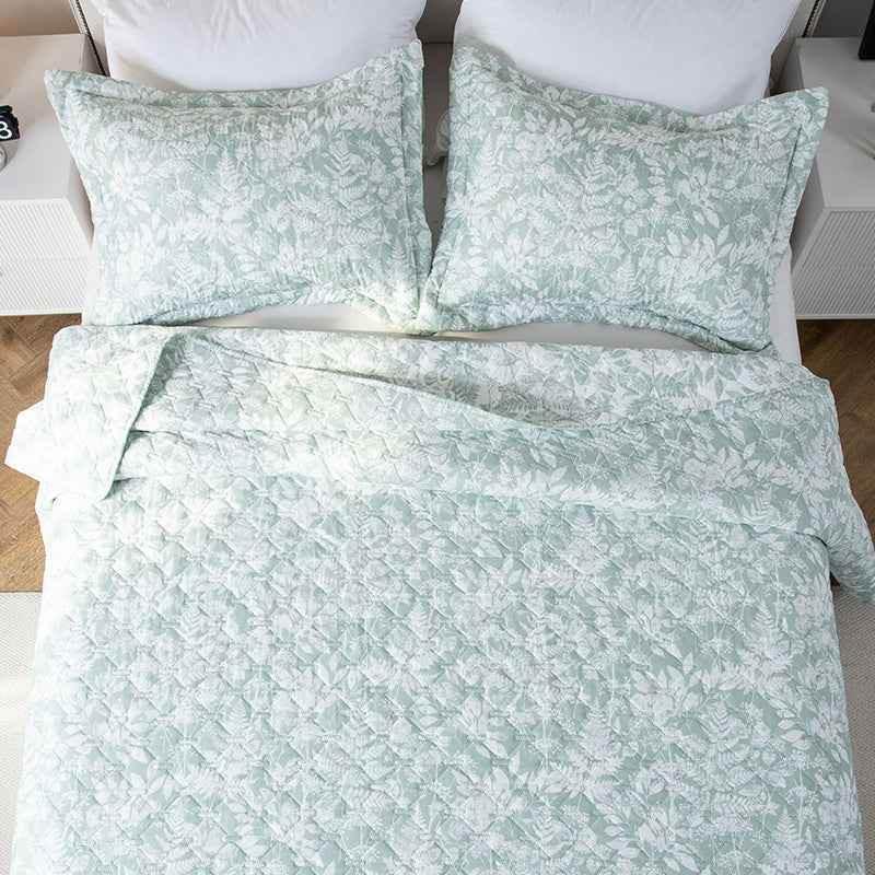 Kasentex Lightweight Botanical Green Floral Quilt Set - Light All Season Bedding, Room Decor, Graduation Gifts by Kasentex