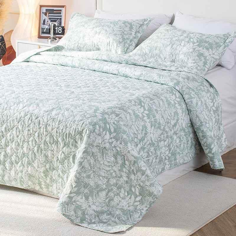 Kasentex Lightweight Botanical Green Floral Quilt Set - Light All Season Bedding, Room Decor, Graduation Gifts - GiFTiFY
