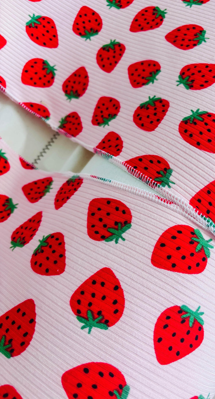 Strawberry Lounger Cover - GiFTiFY