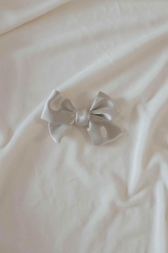 Ivorie Bow Clips - GiFTiFY