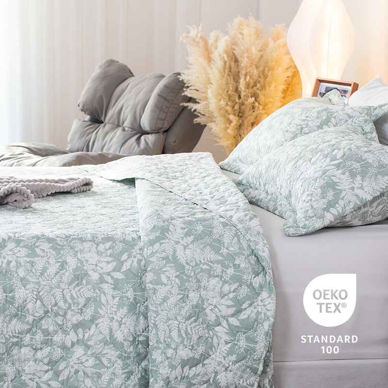 Kasentex Lightweight Botanical Green Floral Quilt Set - Light All Season Bedding, Room Decor, Graduation Gifts