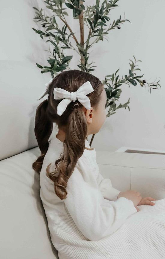 Neutral Checkered Bow - GiFTiFY