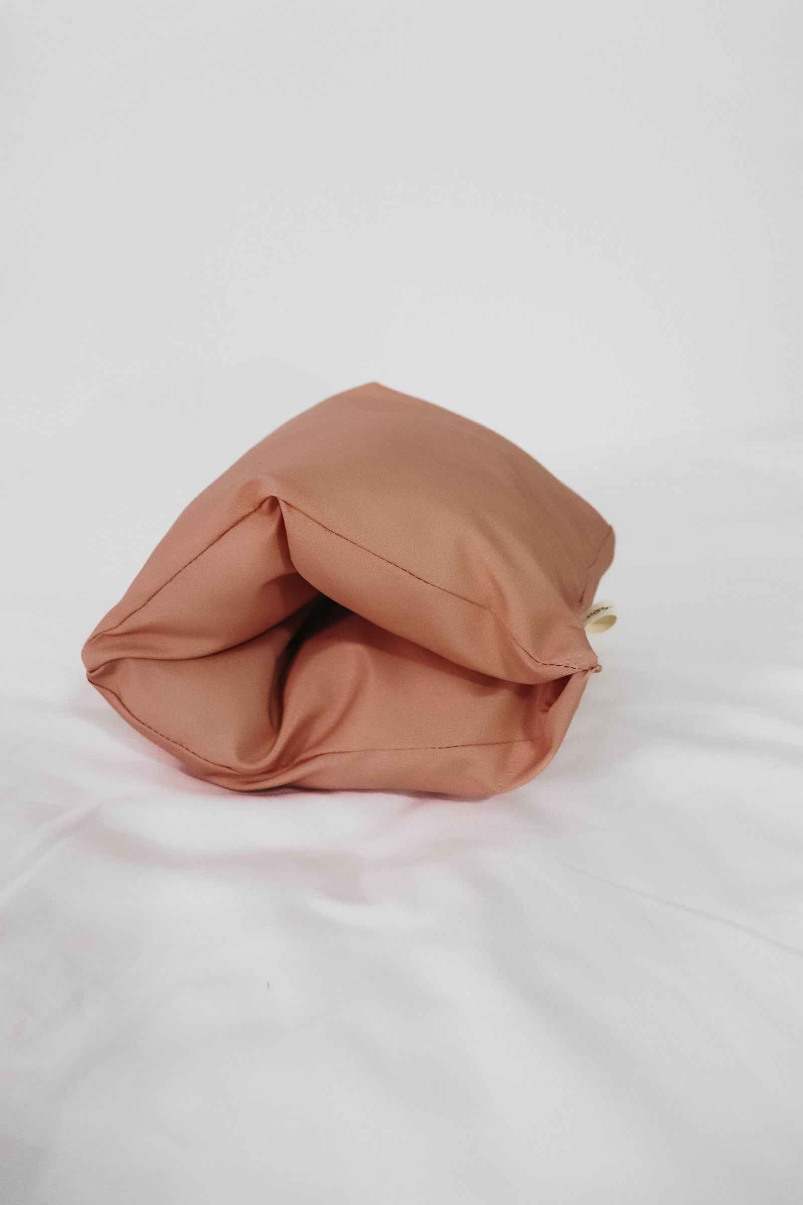 Ribbon Wipeable Cradle Arm Pillow