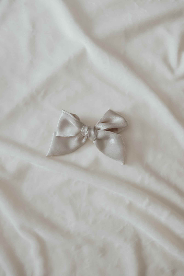 Ivorie Bow Clips - GiFTiFY