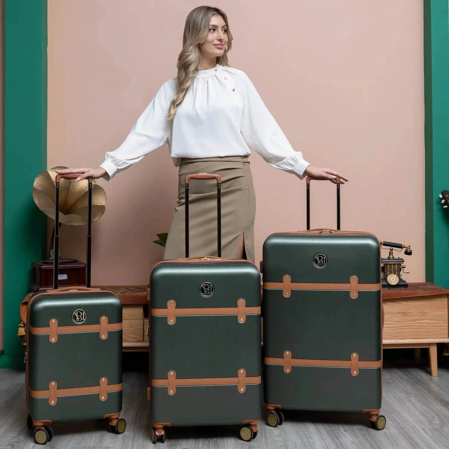 Grace 3 Piece Expandable Retro Luggage Set - GiFTiFY
