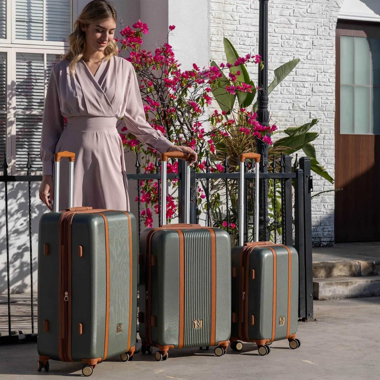 Mia 3 Piece Expandable Retro Luggage Set - GiFTiFY