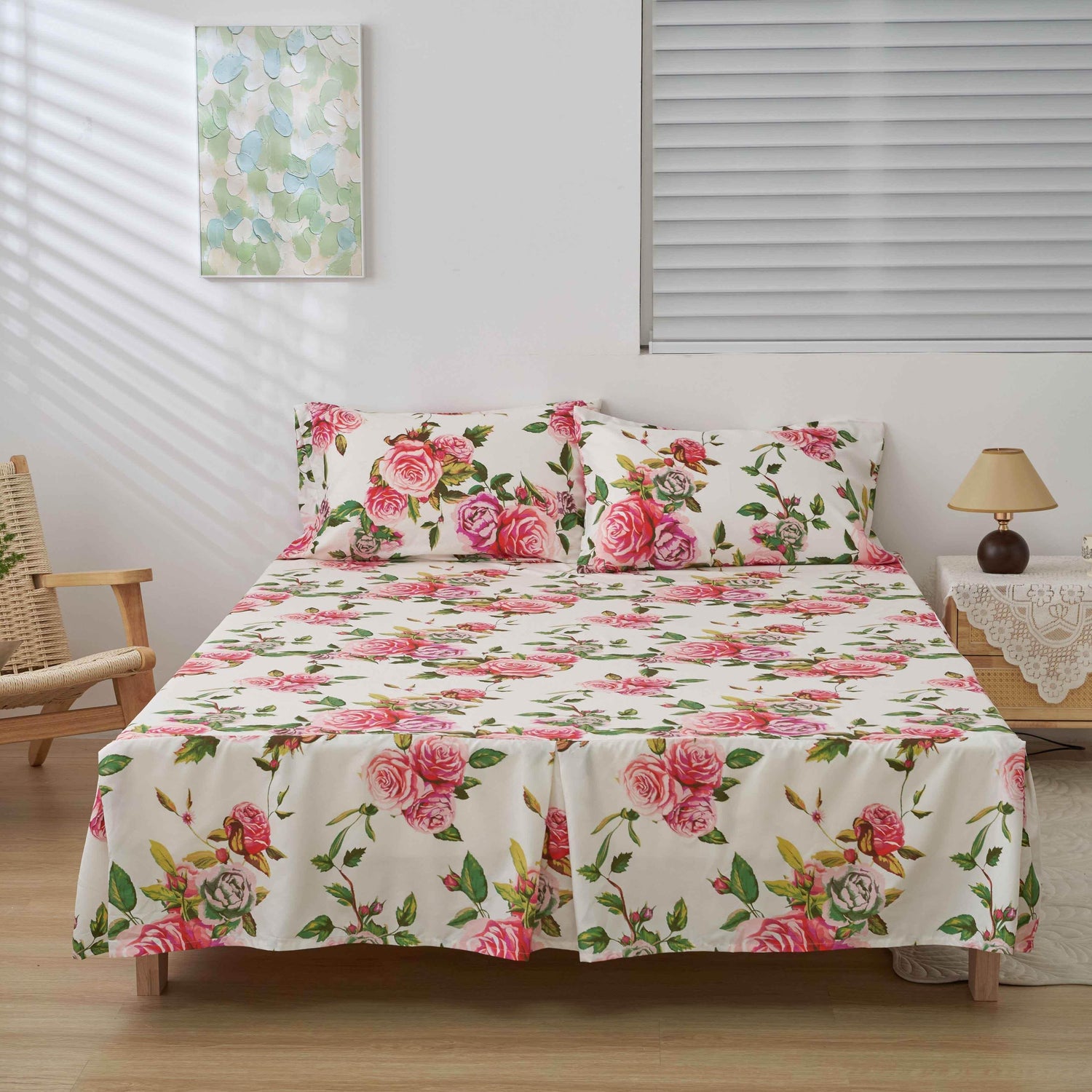 DaDa Bedding Romantic Roses Floral Bed Skirt - Matching Pink & White Ruffled Dust Ruffle for Quilted Coverlet Set - Lightweight & Breathable Polyester Bedskirt - GiFTiFY