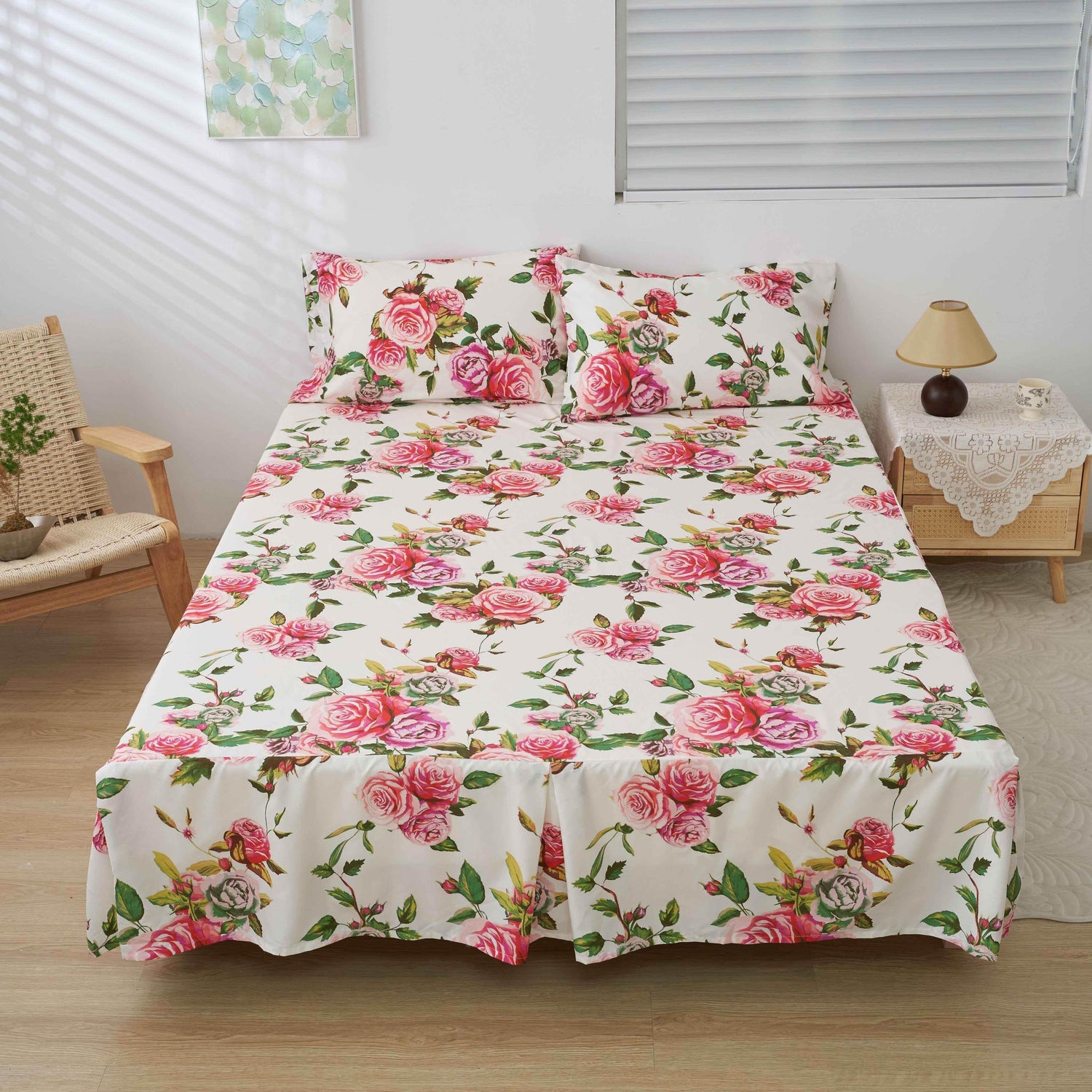DaDa Bedding Romantic Roses Floral Bed Skirt - Matching Pink & White Ruffled Dust Ruffle for Quilted Coverlet Set - Lightweight & Breathable Polyester Bedskirt - GiFTiFY