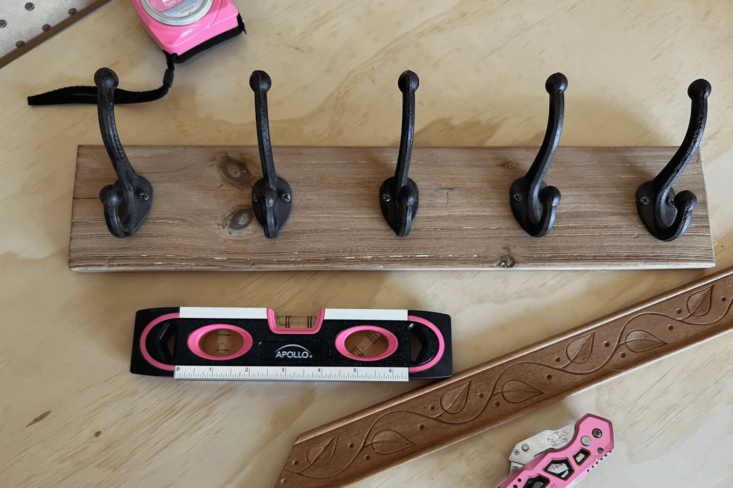 PINK 9-inch torpedo-shaped spirit level for 180/90/45 degrees leveling-- DT5019P - GiFTiFY