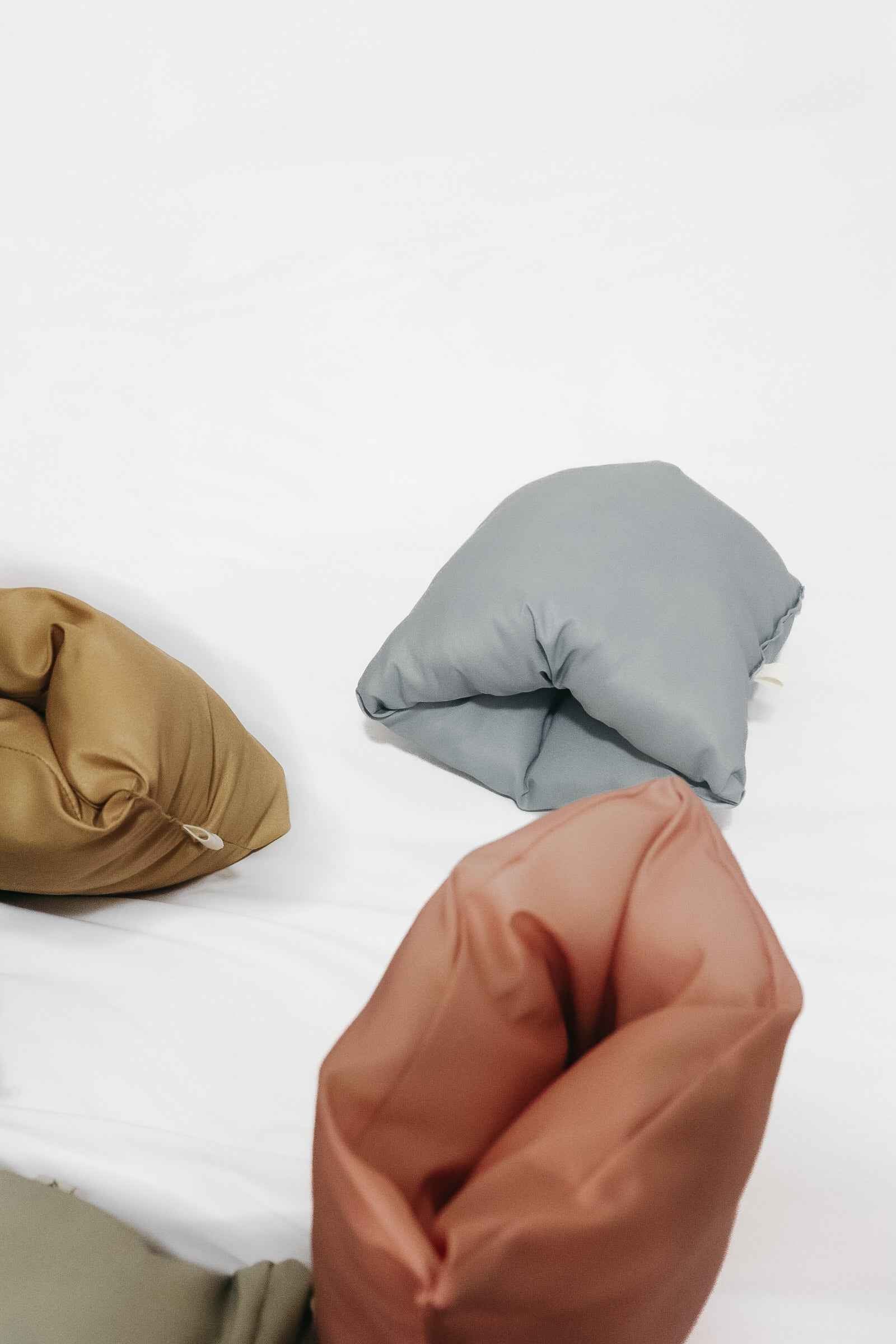 Ribbon Wipeable Cradle Arm Pillow