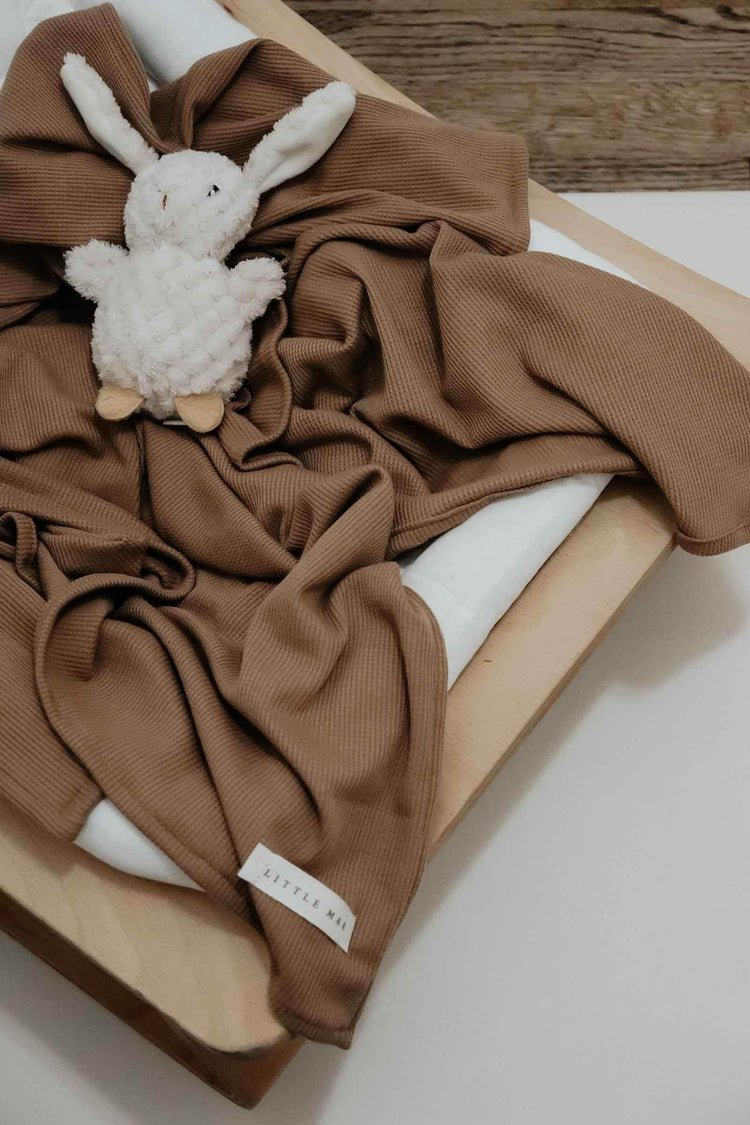 Caramel Waffle Knit Blanket - GiFTiFY