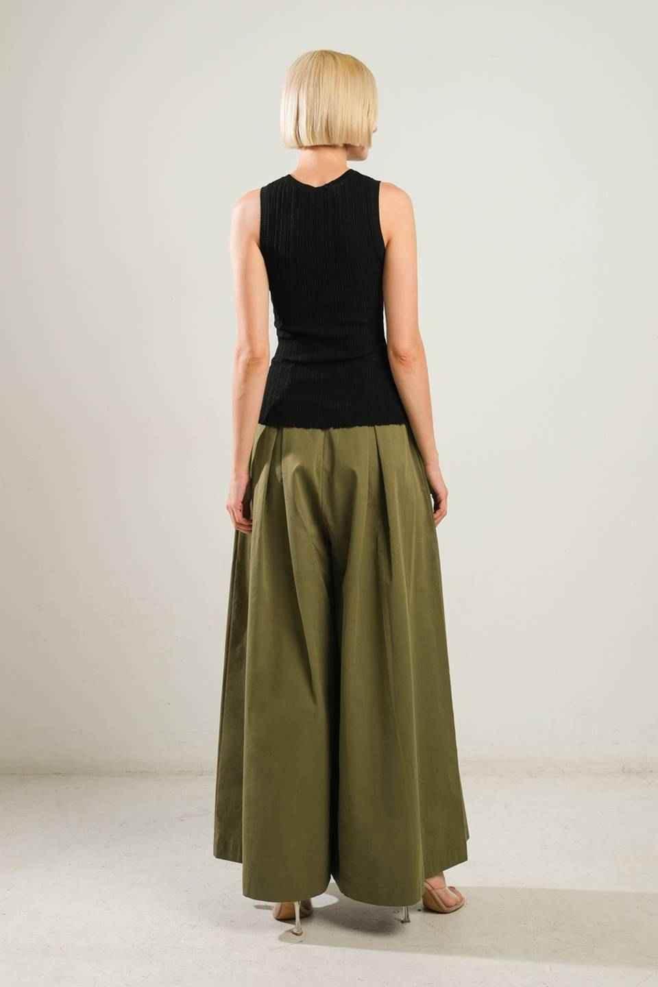 BE RIGHT BACK BLACK SWEATER TOP - GiFTiFY