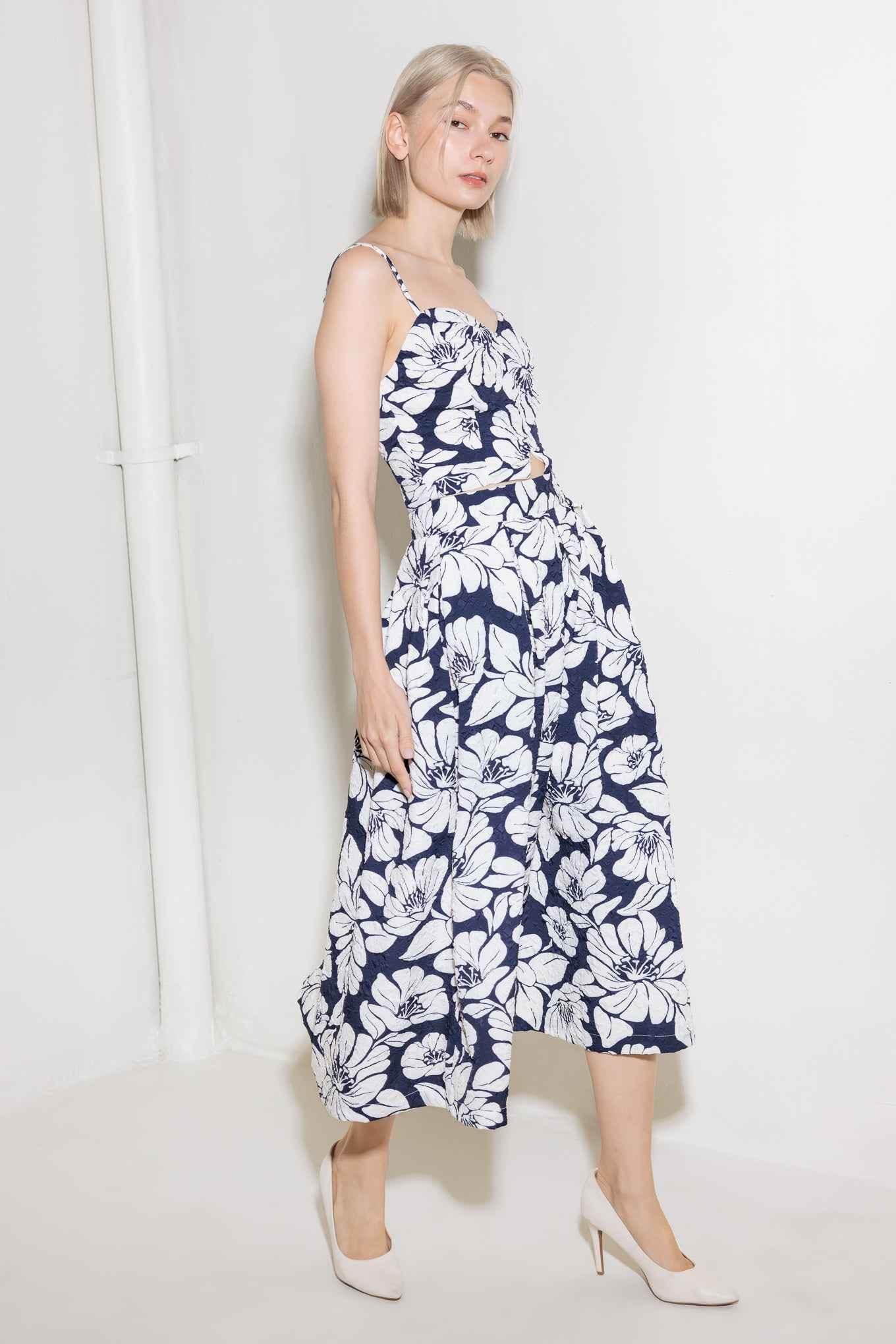 PLAIN OPTIMISM NAVY WOVEN CROP TOP - GiFTiFY