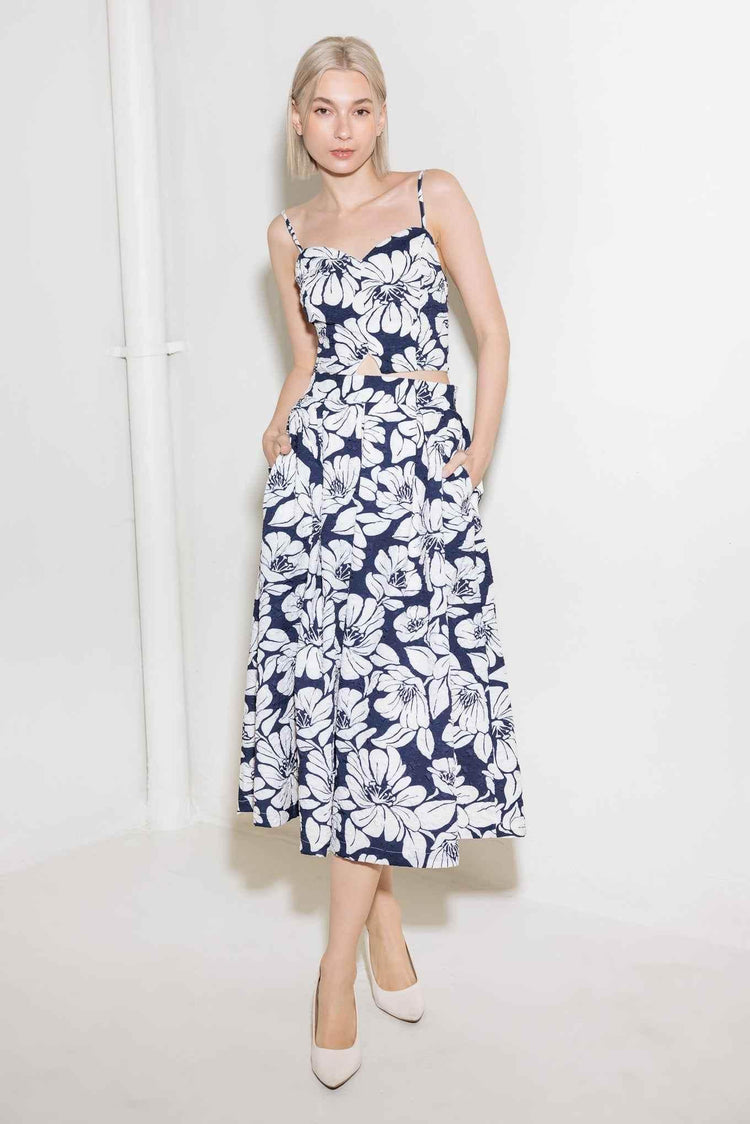 PLAIN OPTIMISM NAVY WOVEN CROP TOP - GiFTiFY