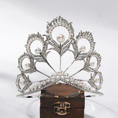 Luxury Miss Universe Crown Round Wedding Crystal Pearl Crowns Peacock Feather Tiaras Rhinestone Pageant Diadem CZ Coroa Novia DSERS