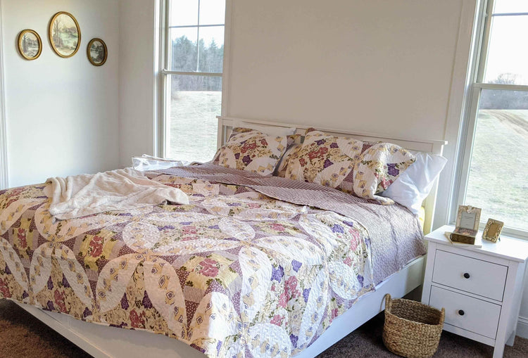 DaDa Bedding Wisteria Cottage Roses Floral Lightweight Quilted Bedspread Set (HS-1003) Quilts by DaDalogy Bedding Collection