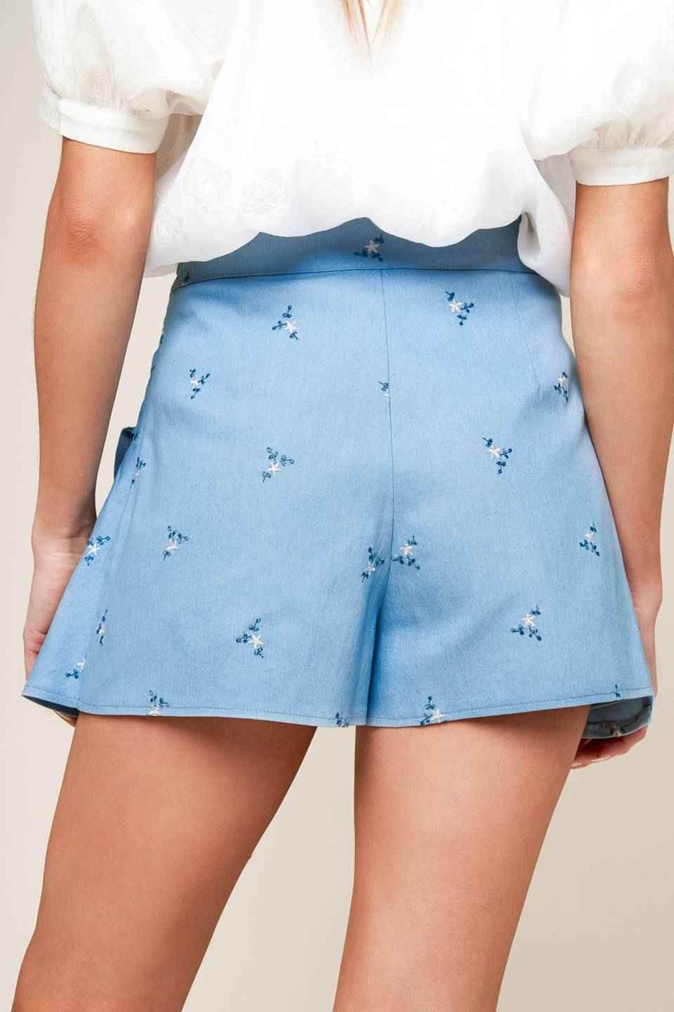 MOMENT OF CLARITY LIGHT INDIGO WOVEN SKORT - GiFTiFY