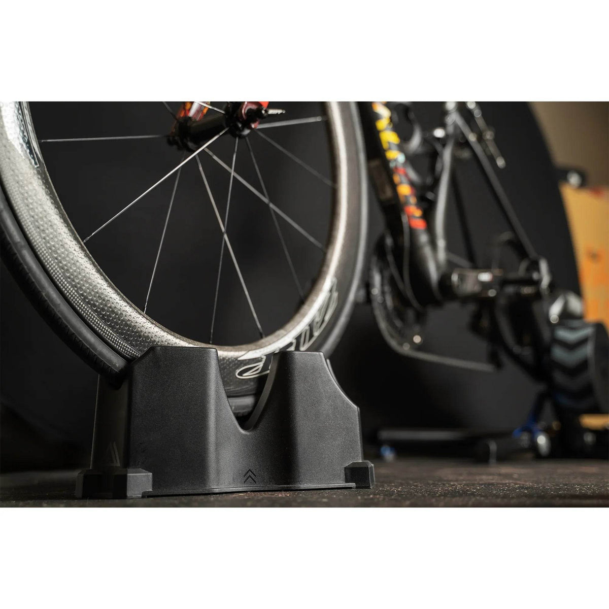 Indoor Trainer Block Indoor by KOM Cycling