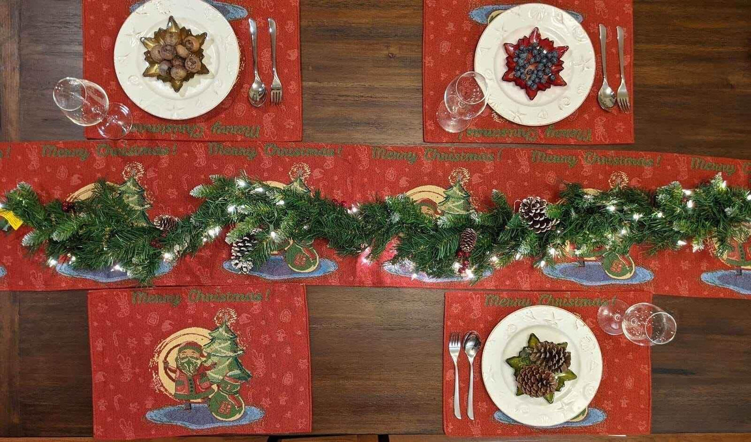 DaDa Bedding Set of 4-Pieces Red Santa Claus Christmas Tapestry Placemats 13” x 19” (17615) - GiFTiFY