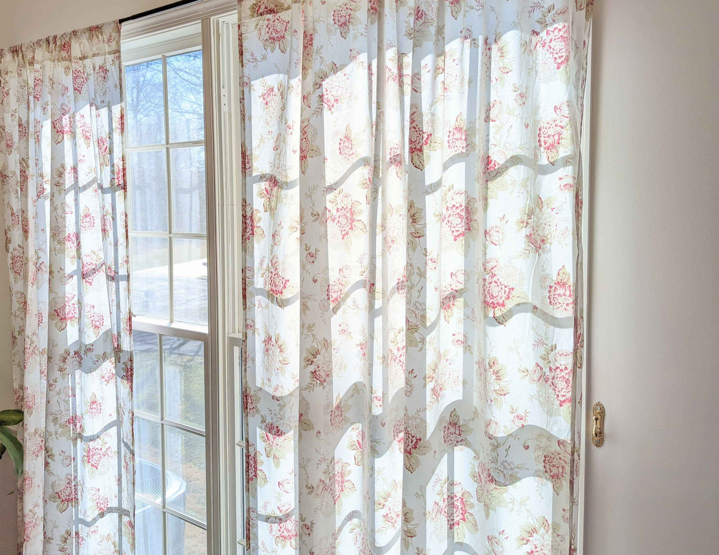 DaDa Bedding Set of 2-Pieces Hint of Mint Dainty Floral Pink Roses Cottage Sheer Window Panel Curtains (JHW3036)