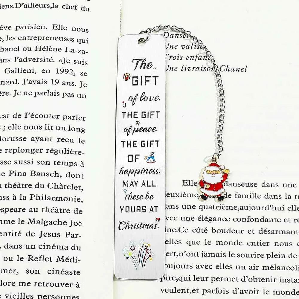 A stainless steel pendant bookmark about Christmas, the warmest Christmas reading gift for loved ones on Christmas Eve.