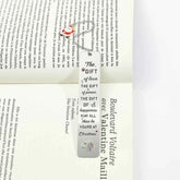 A stainless steel pendant bookmark about Christmas, the warmest Christmas reading gift for loved ones on Christmas Eve.