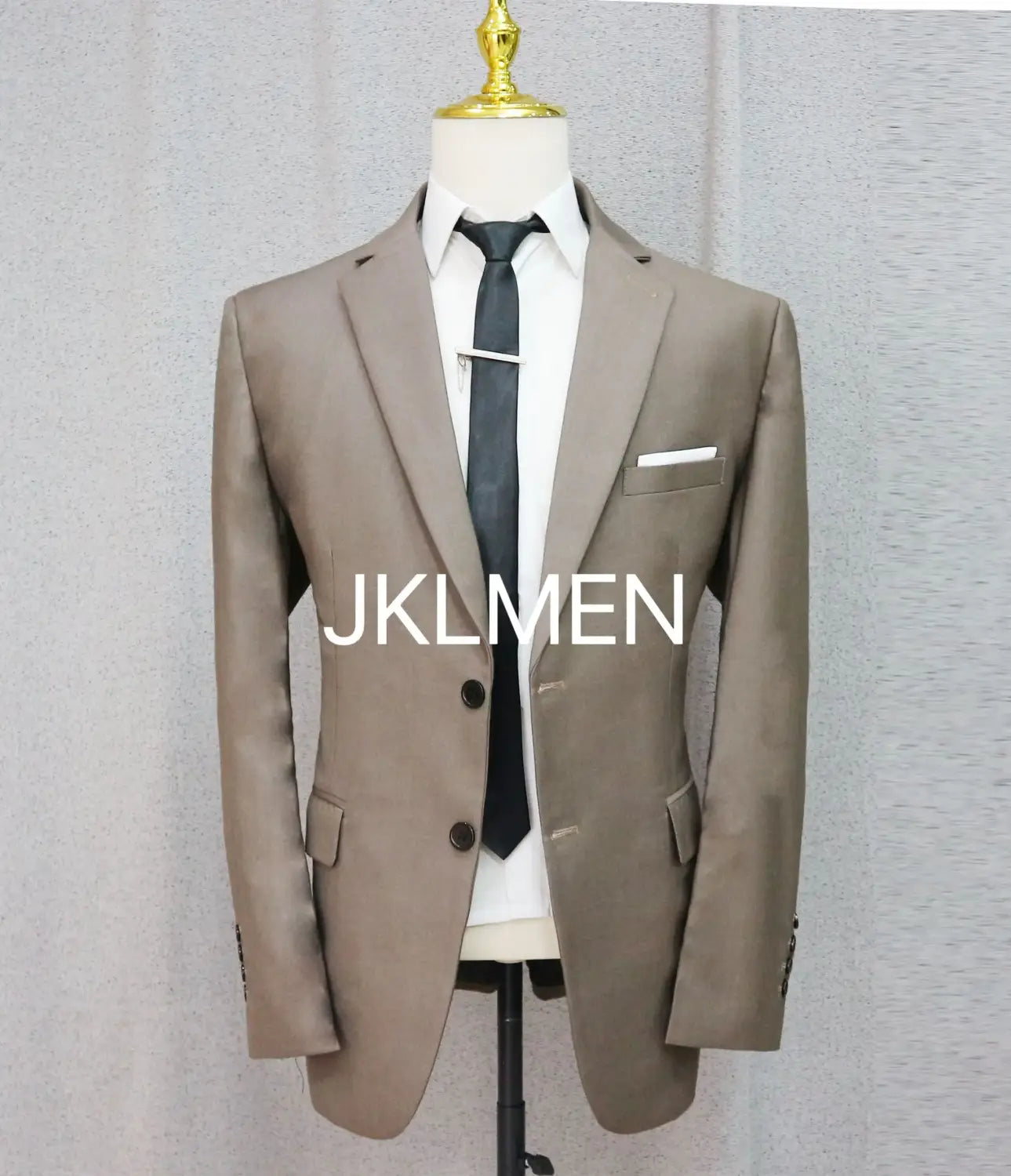 Tan Notched Lapel Men’s Suit Handsome Patterned Tie Wedding Tuxedos