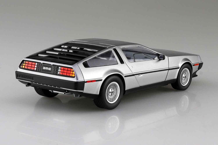 1982 DeLorean DMC-12 1:24 Scale Model Kit - GiFTiFY