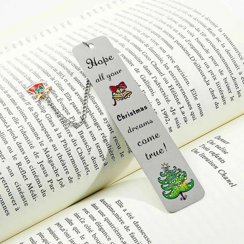 A stainless steel pendant bookmark about Christmas, the warmest Christmas reading gift for loved ones on Christmas Eve.
