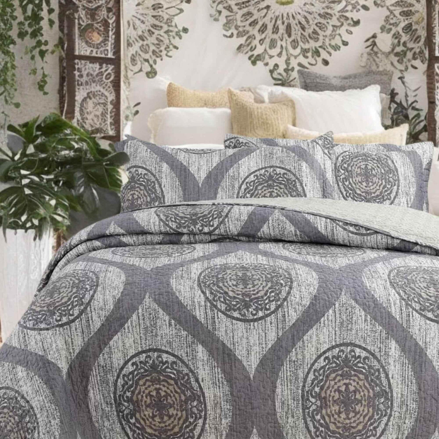 DaDa Bedding Rustic Grey Mosaic Distressed Medallion Reversible Quilted Bedspread Set (SD16299) - GiFTiFY