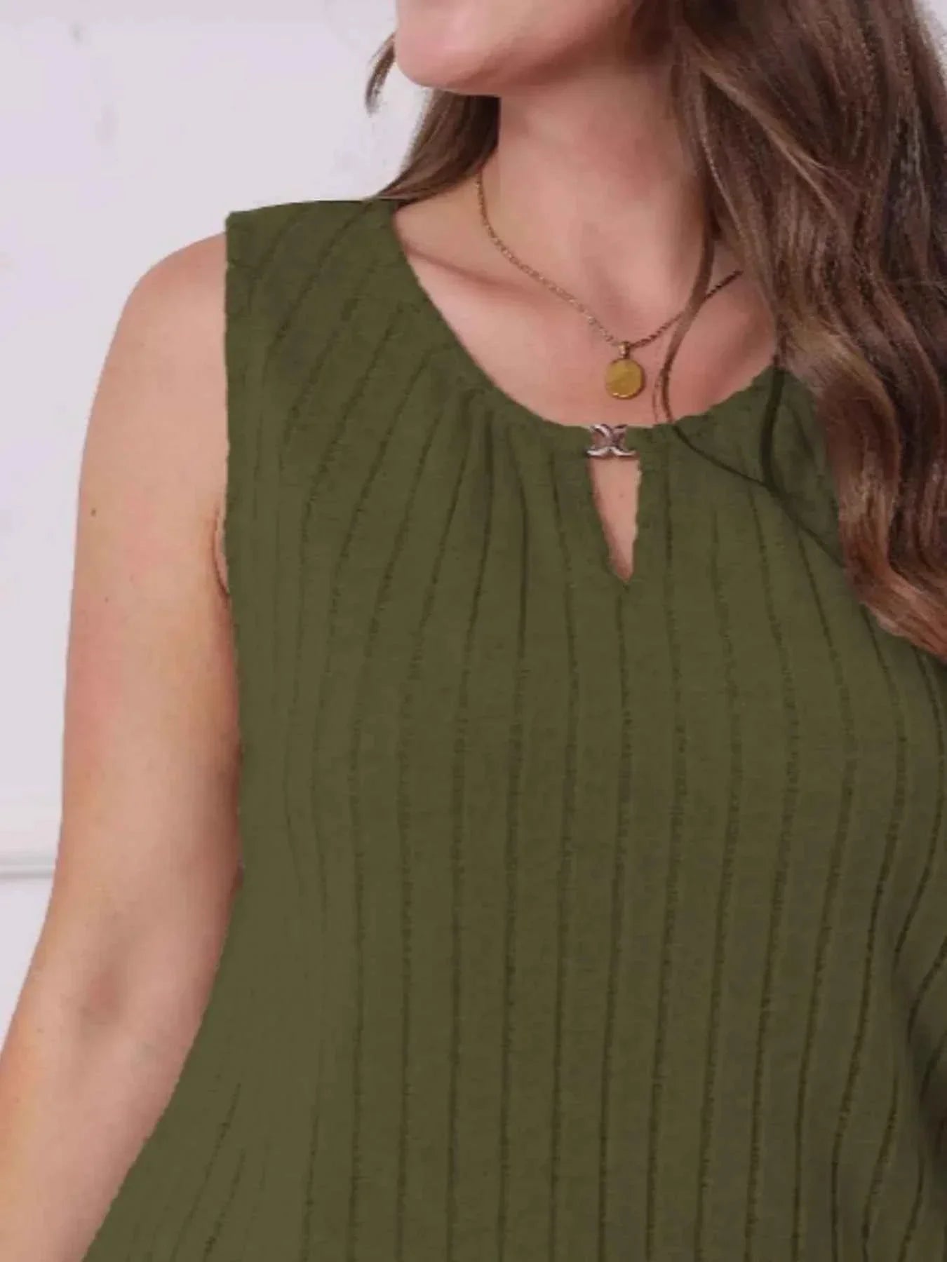 Plus Size Ribbed Knit Keyhole Tank Top