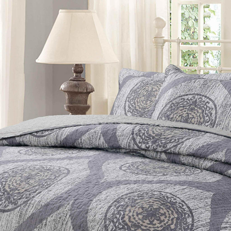 DaDa Bedding Rustic Grey Mosaic Distressed Medallion Reversible Quilted Bedspread Set (SD16299) - GiFTiFY