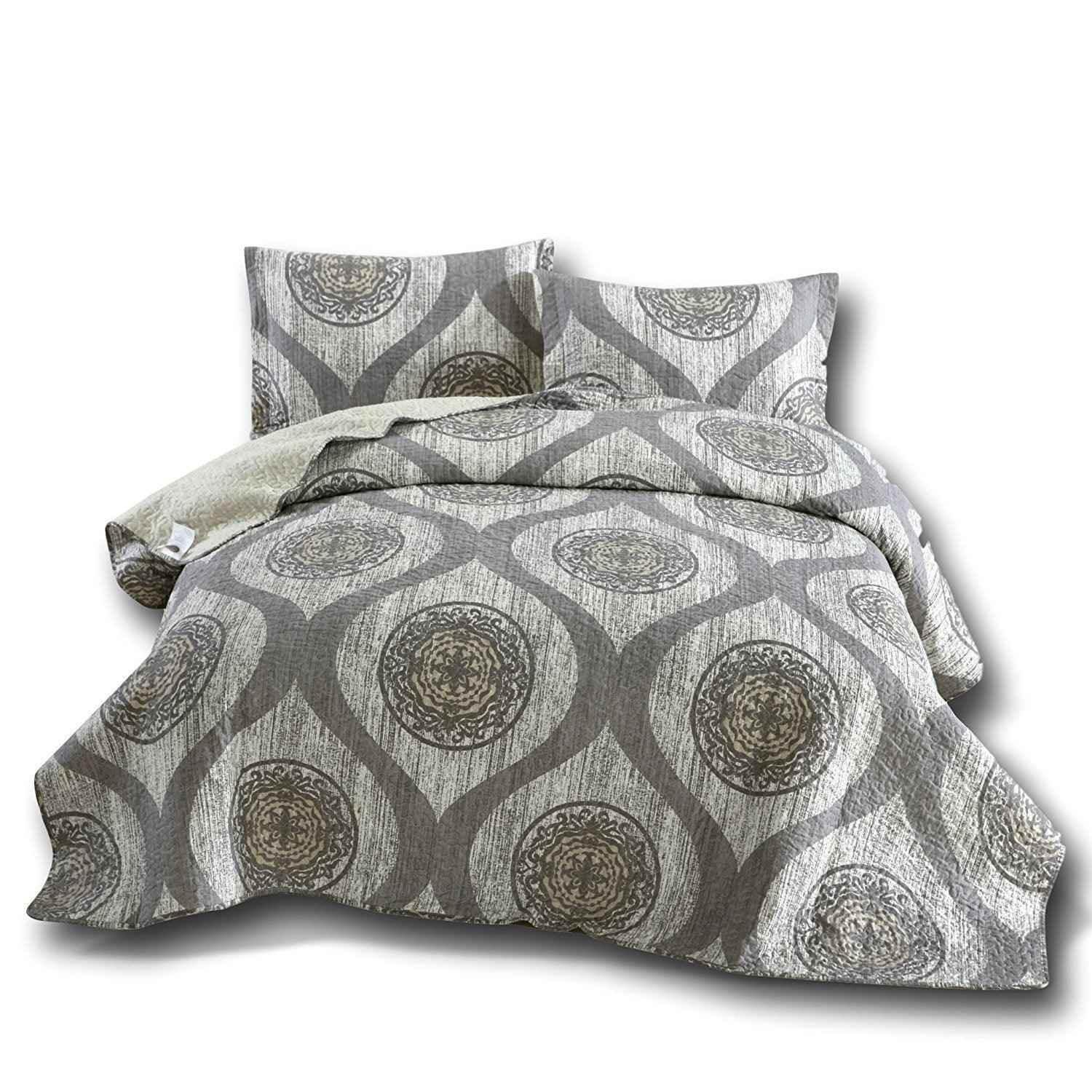 DaDa Bedding Rustic Grey Mosaic Distressed Medallion Reversible Quilted Bedspread Set (SD16299) - GiFTiFY
