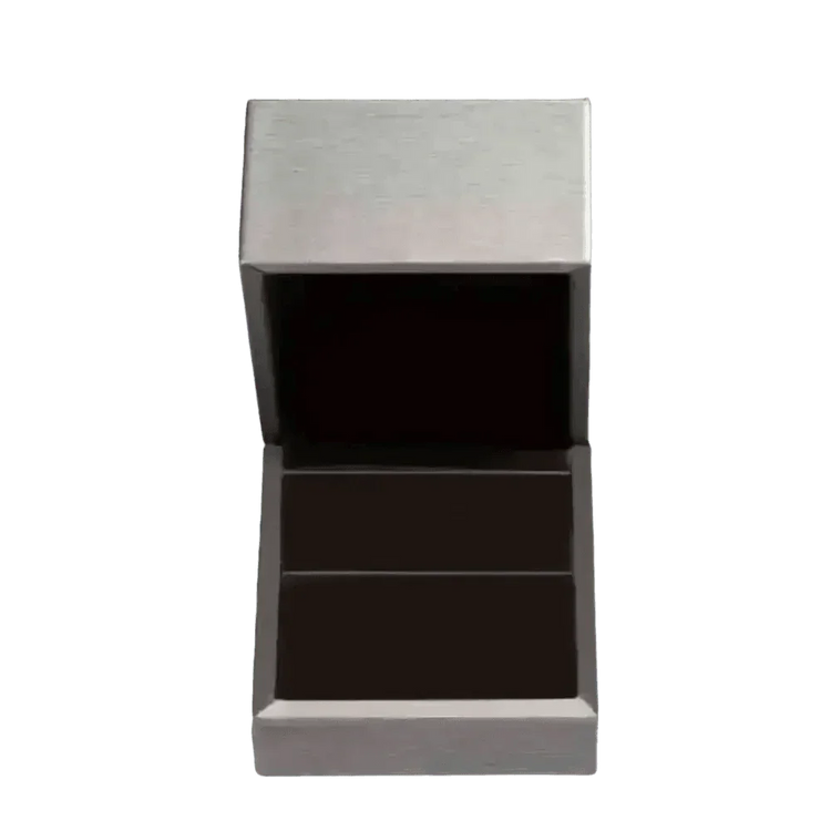 Emerald Green Moissanite Ring - GiFTiFY