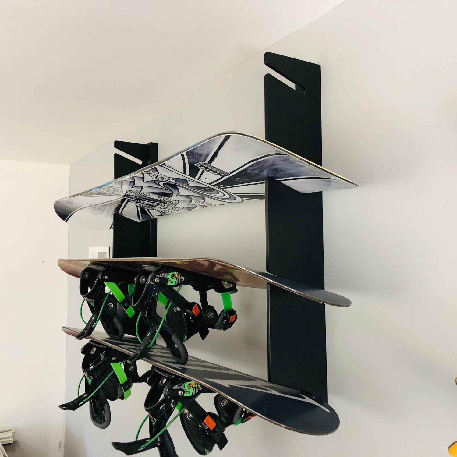 HANGTHIS Up Snowboard Rack, Snow Equipment, Snowboard Storage - GiFTiFY