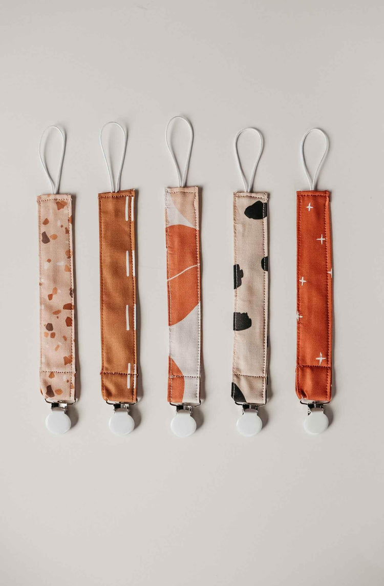 Pebble Pacifier Clip - GiFTiFY