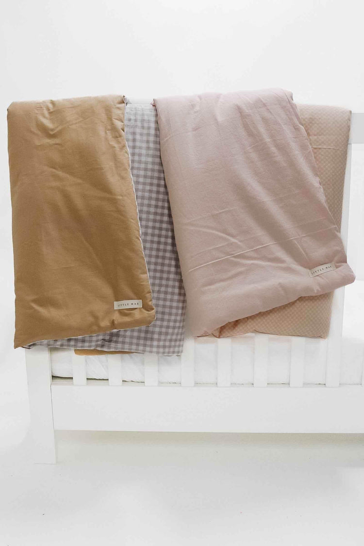 Chestnut Gingham Quilted Blanket - GiFTiFY