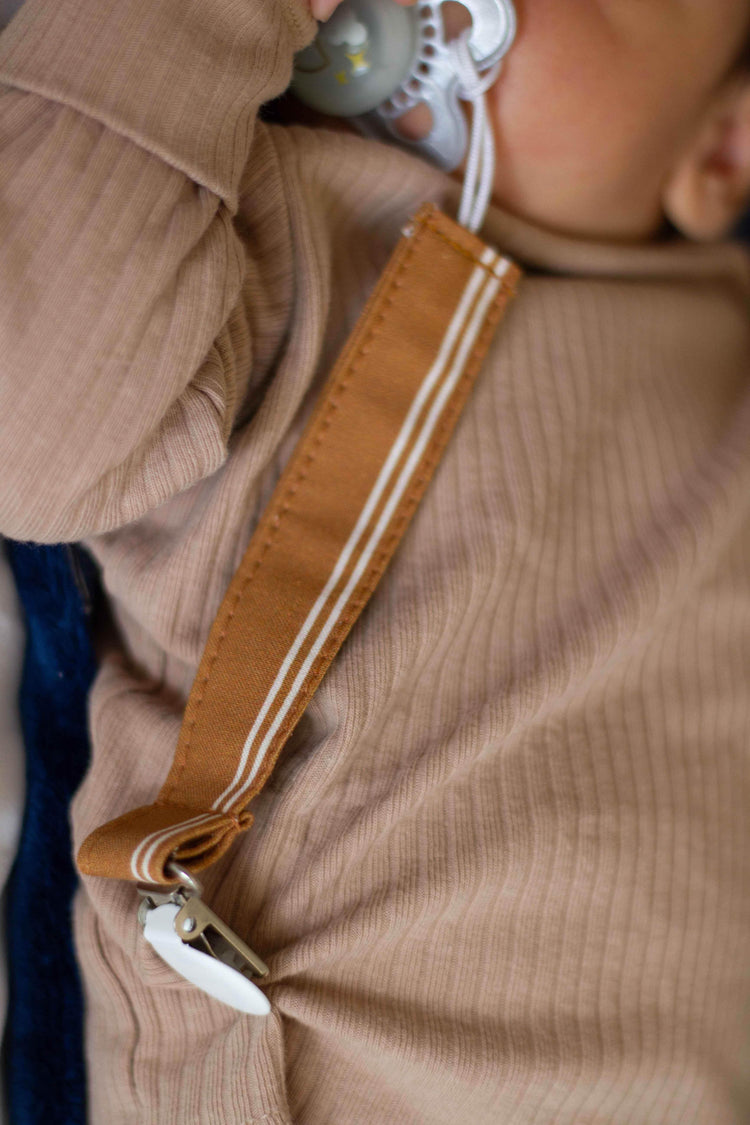 Sandstone Pacifier Clip - GiFTiFY