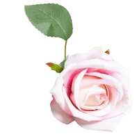 Rose rosse in vaso, bellissimi fiori artificiali di seta