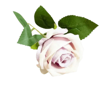Rose rosse in vaso, bellissimi fiori artificiali di seta