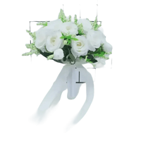 Bouquet da sposa con fiori di seta bianchi